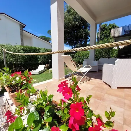 Bianca Villa Lido di Camaiore